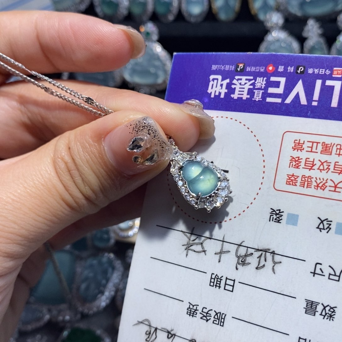 翡翠颈饰未镶嵌翡翠