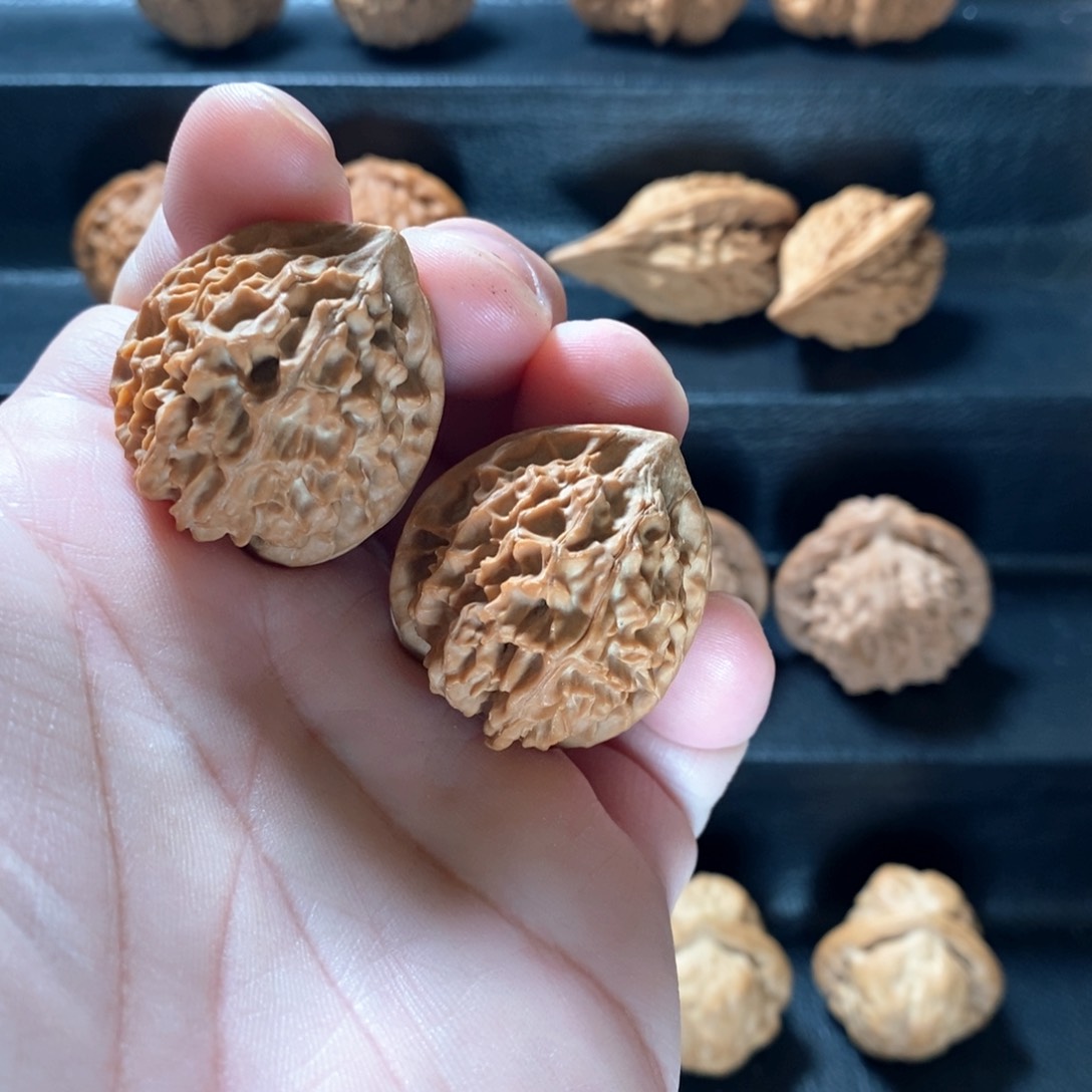 桃核把件野生原树山湖纹轻微磕尖31