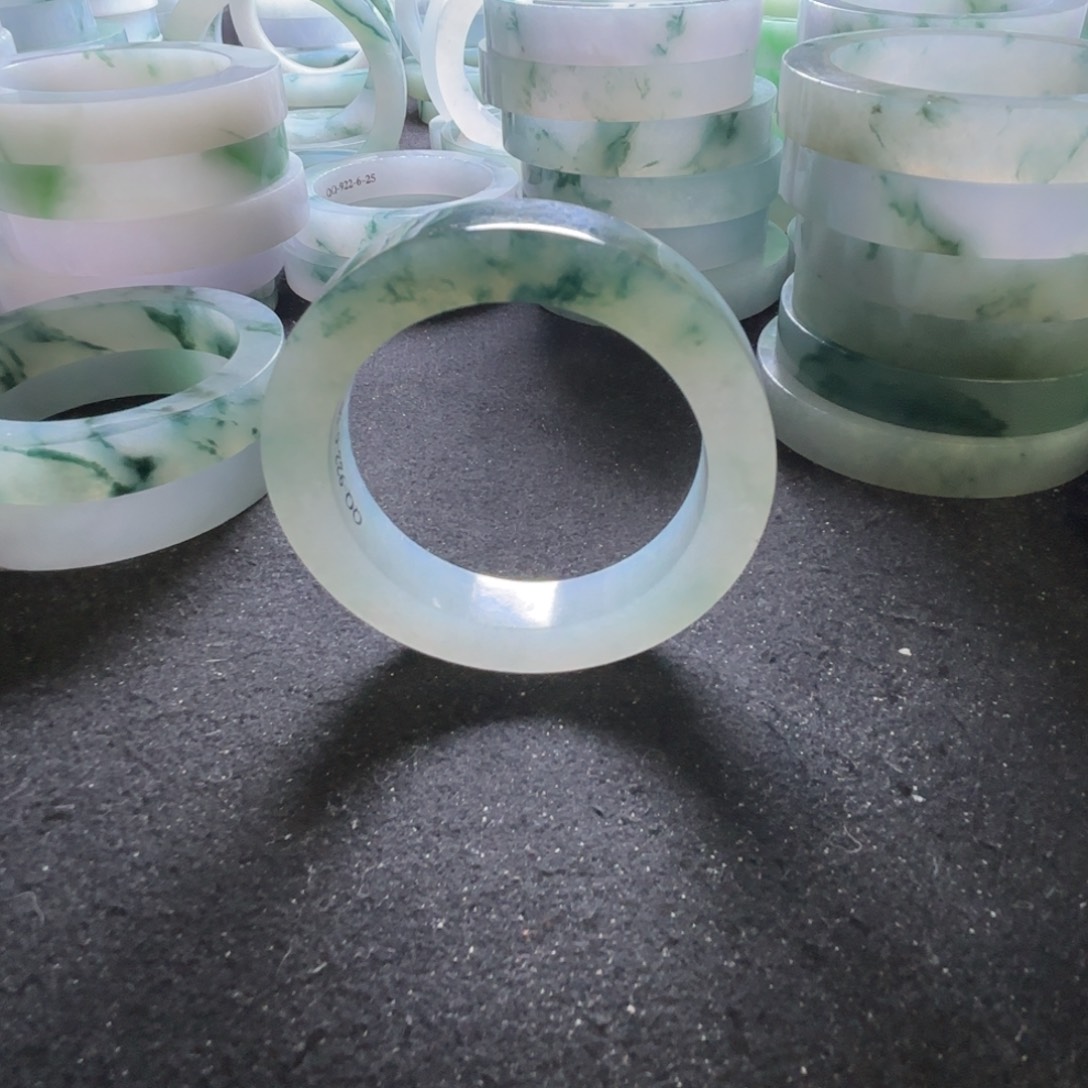 定制翡翠未镶嵌定制翡翠手镯未镶嵌