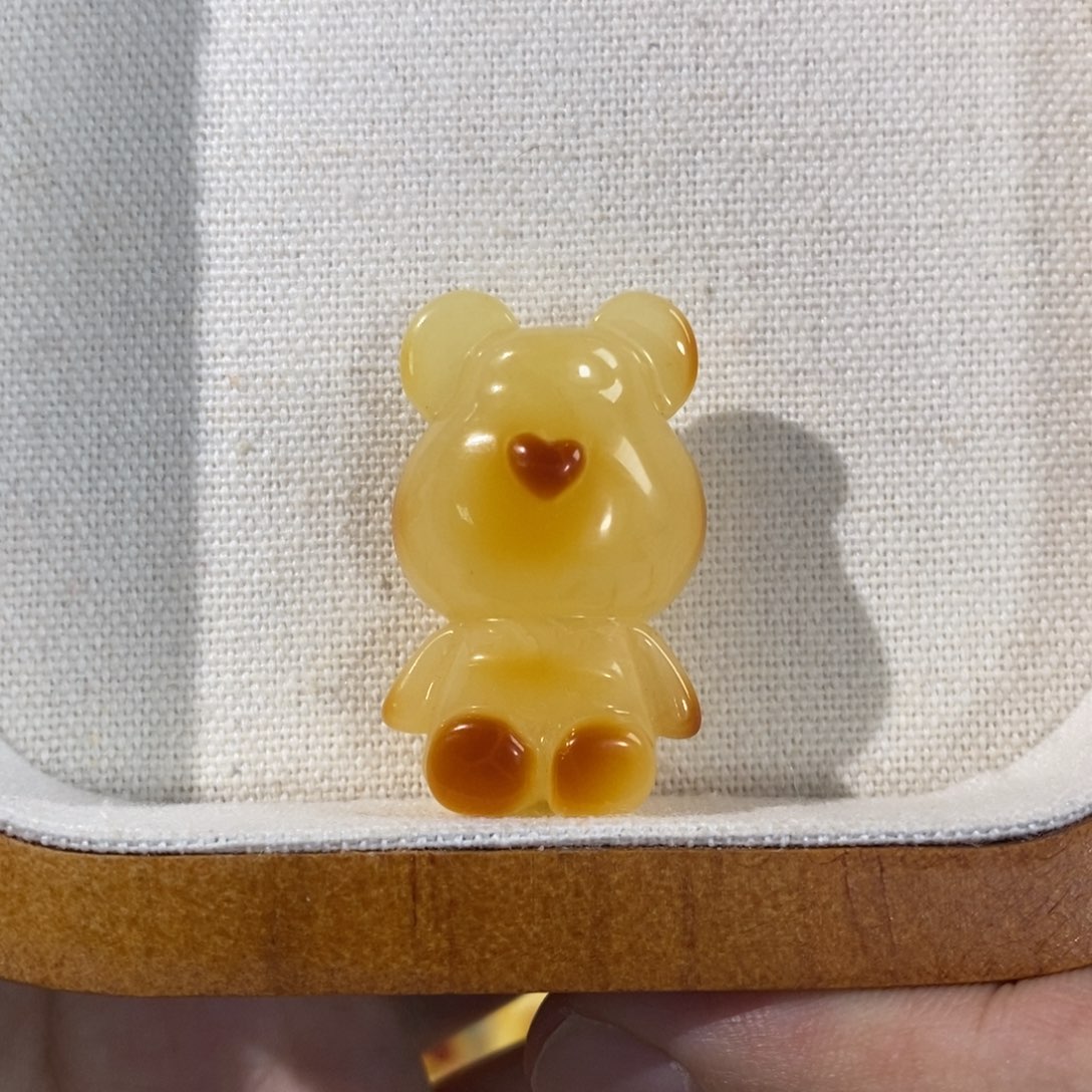 用***9琥珀未镶嵌裸石小熊
