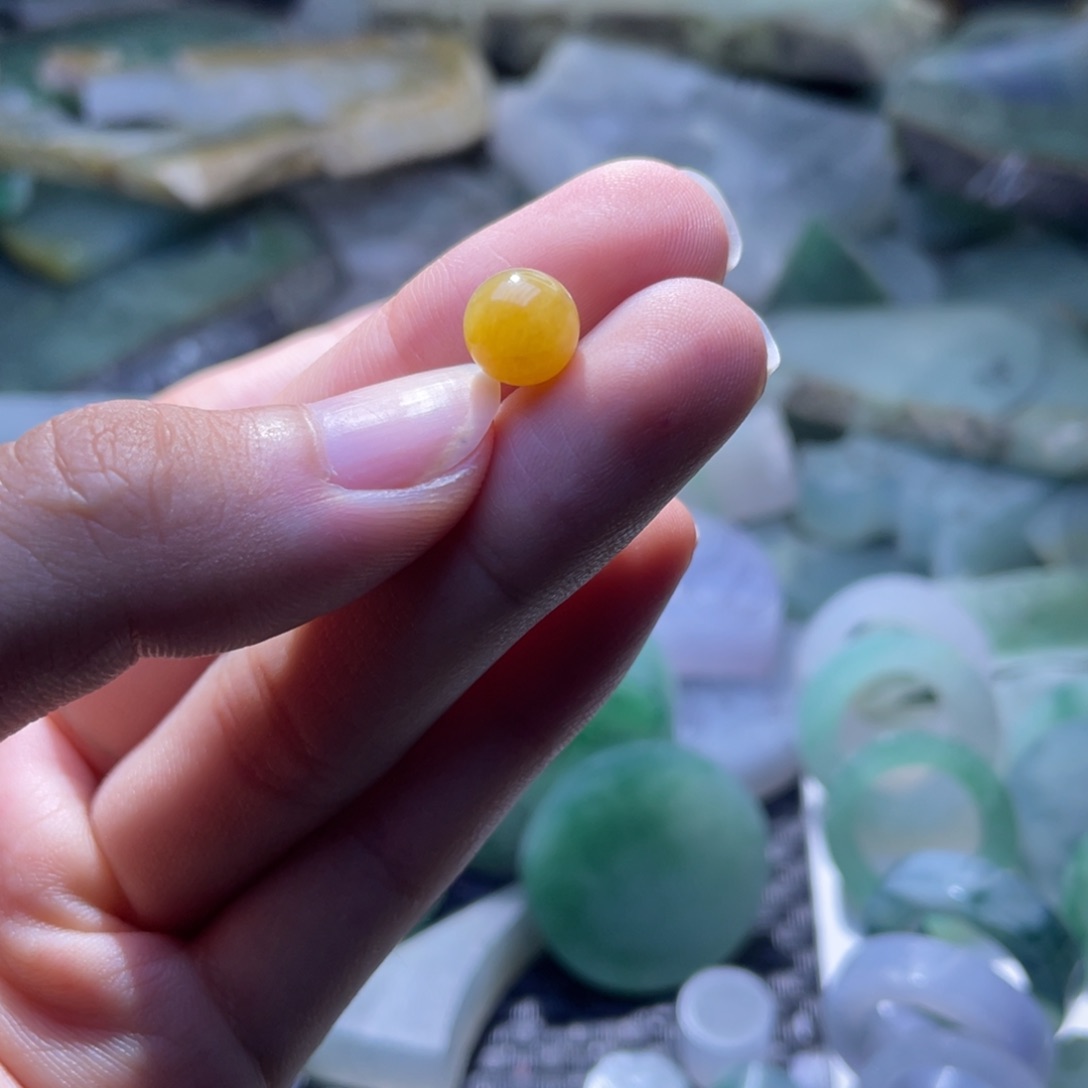 翡翠未镶嵌颈饰果***n翡翠