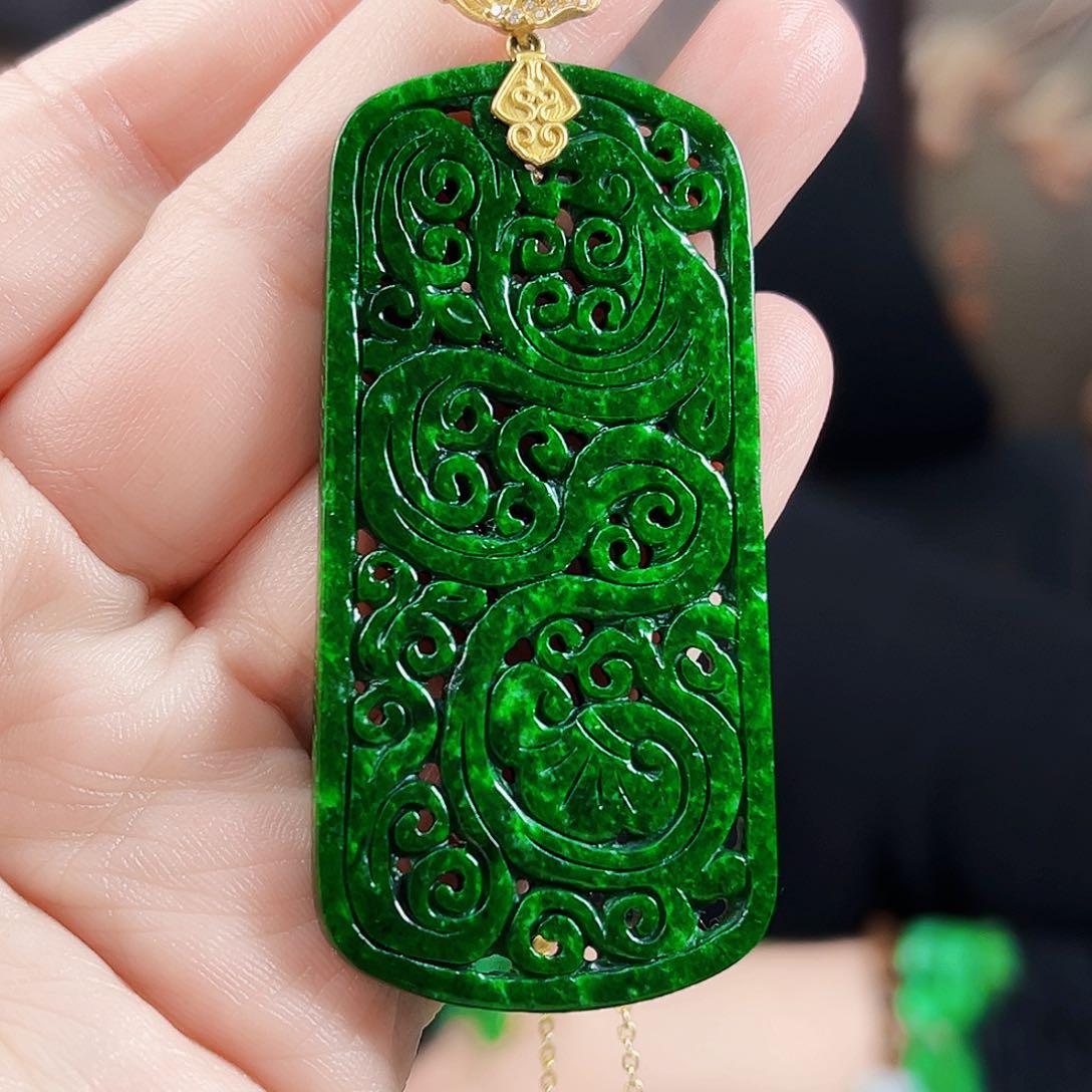 翡翠颈饰18K金镶嵌吊坠