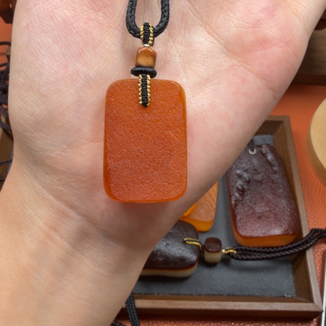 蜜蜡未镶嵌吊坠(赠链)