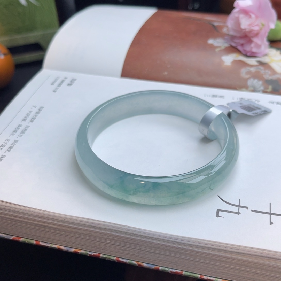 翡翠手镯未镶嵌正圈