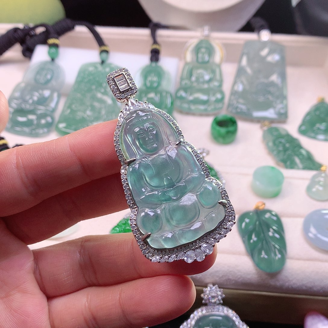 翡翠颈饰未镶嵌翡翠