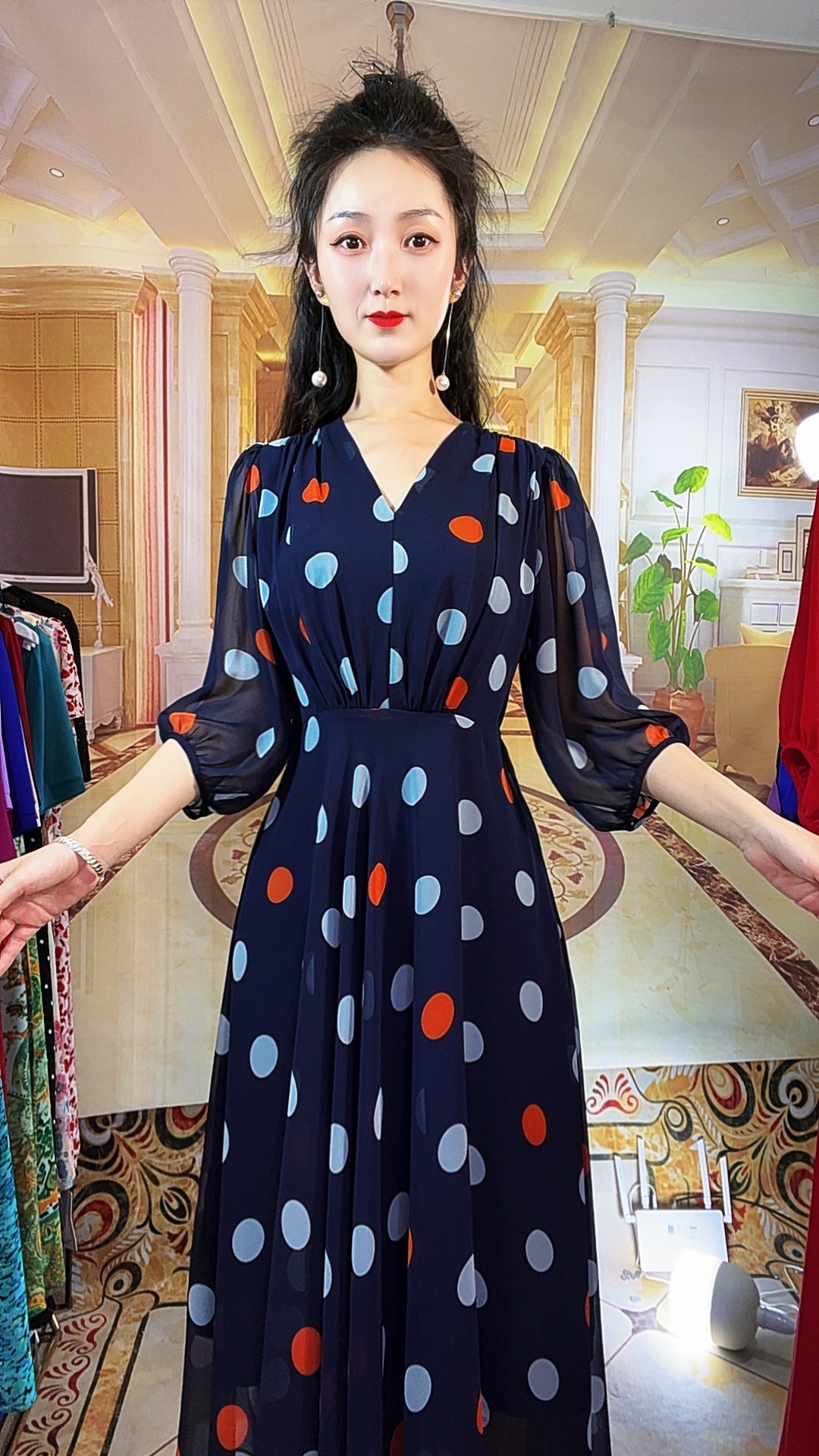 圆点气质法式连衣裙