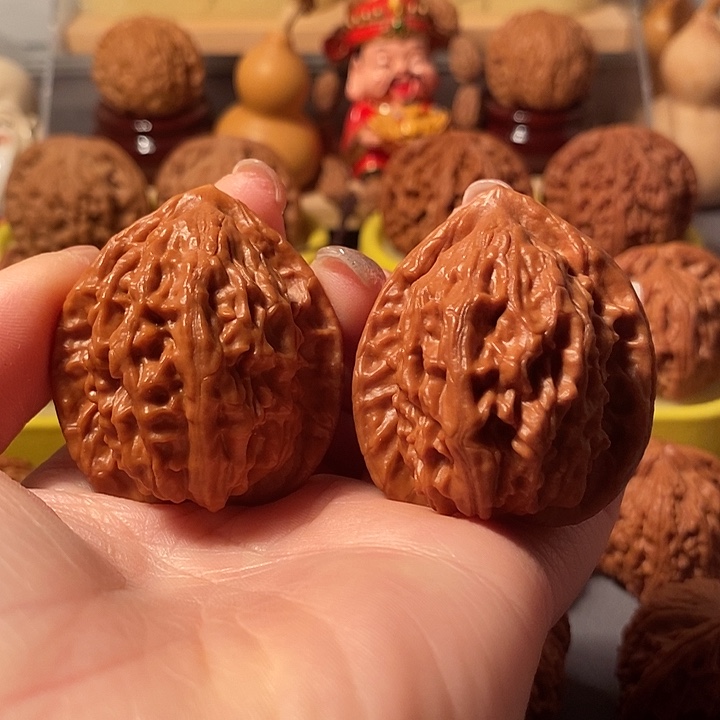 文玩核桃吊坠40大红袍