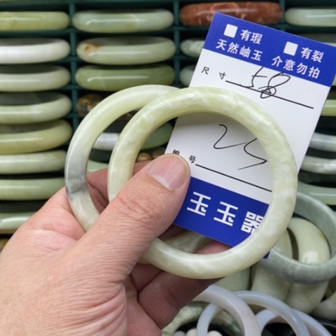 未镶嵌蛇纹石玉手镯