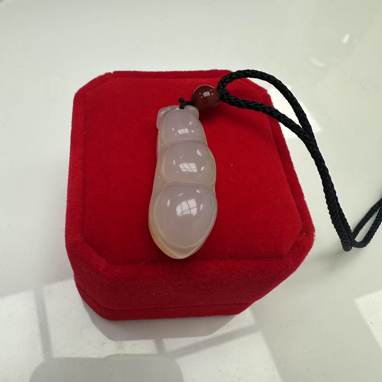 528-白月光相思豆玛瑙吊坠（多样性发货发一个）