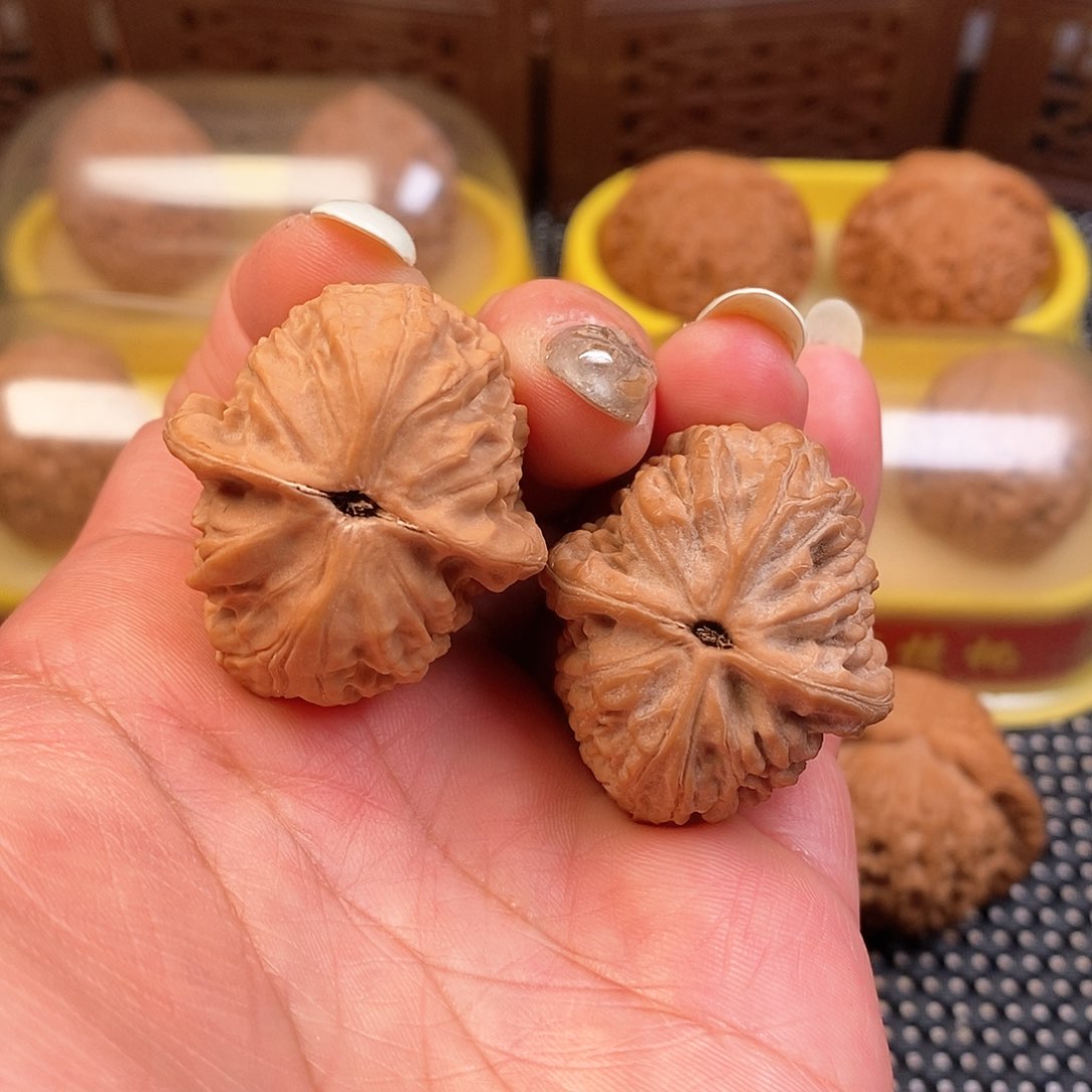 文玩核桃吊坠32尺舍利子