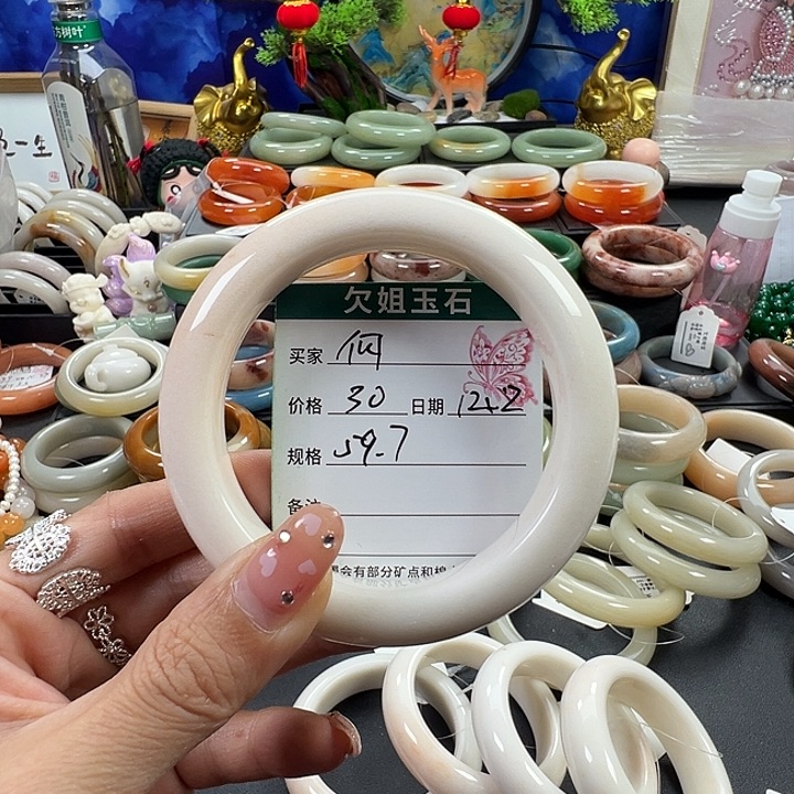 何***石英质玉未镶嵌手镯