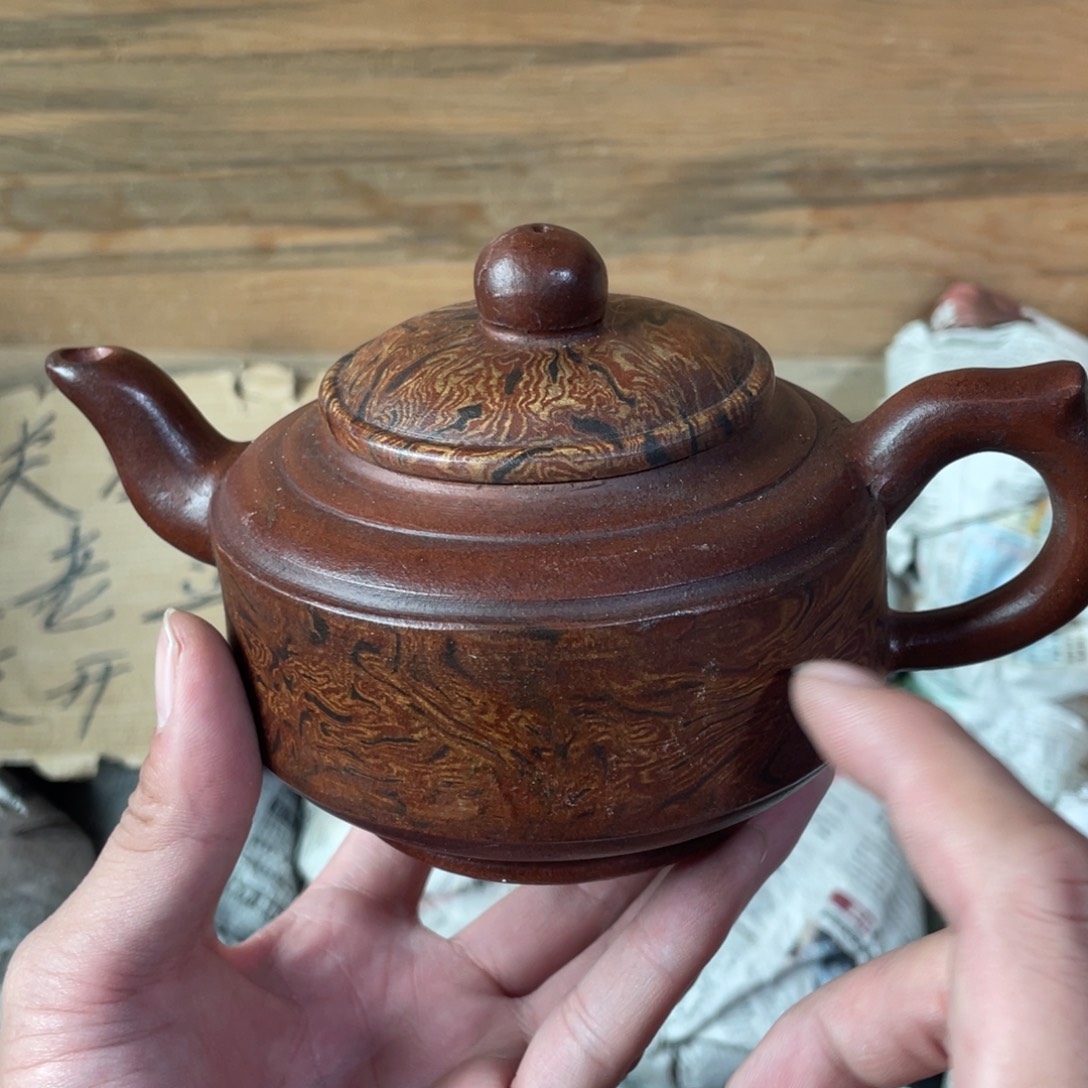 茶壶紫砂老厂紫砂壶一件。