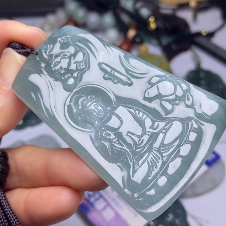 翡翠颈饰未镶嵌翡翠