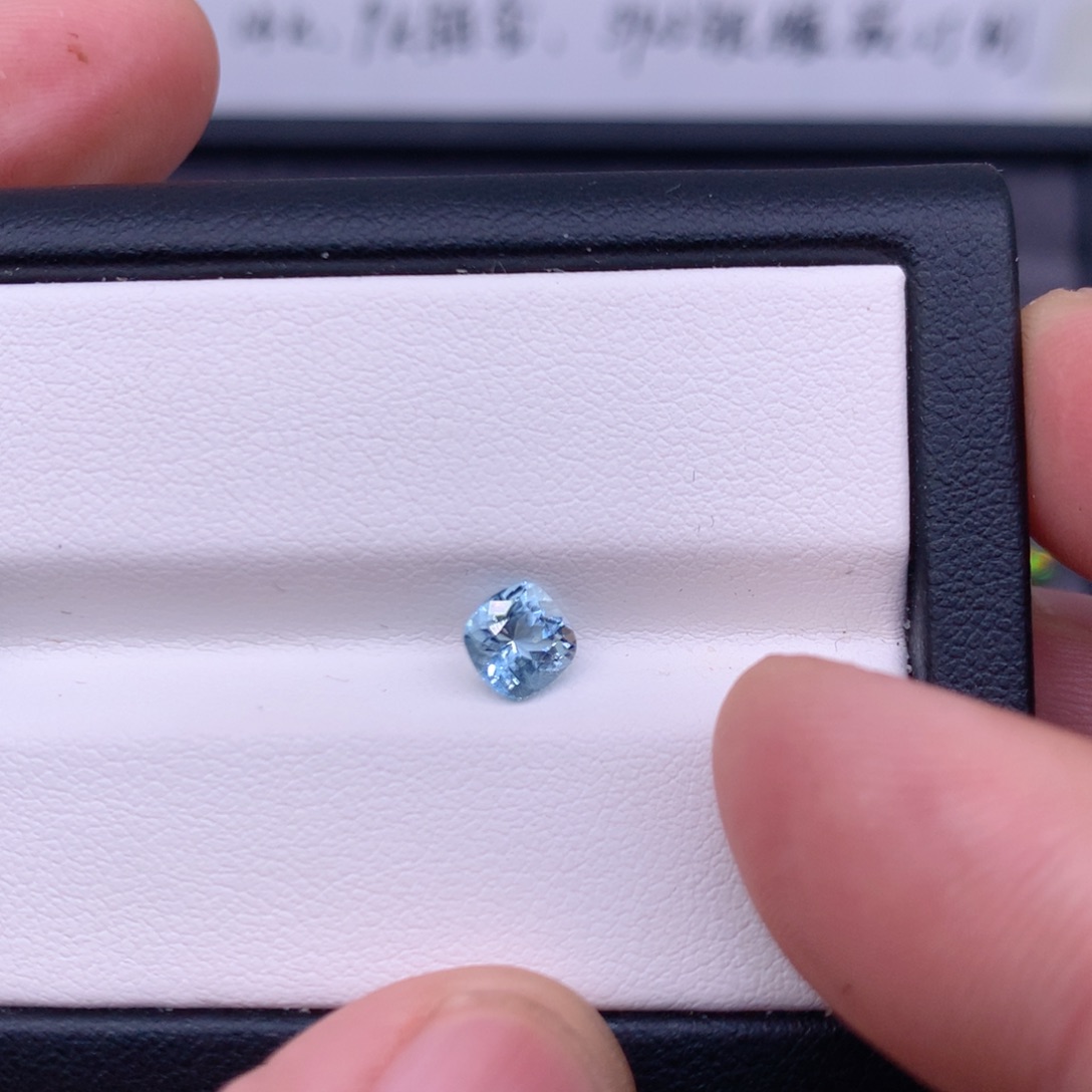 海蓝宝石裸石0.74克拉