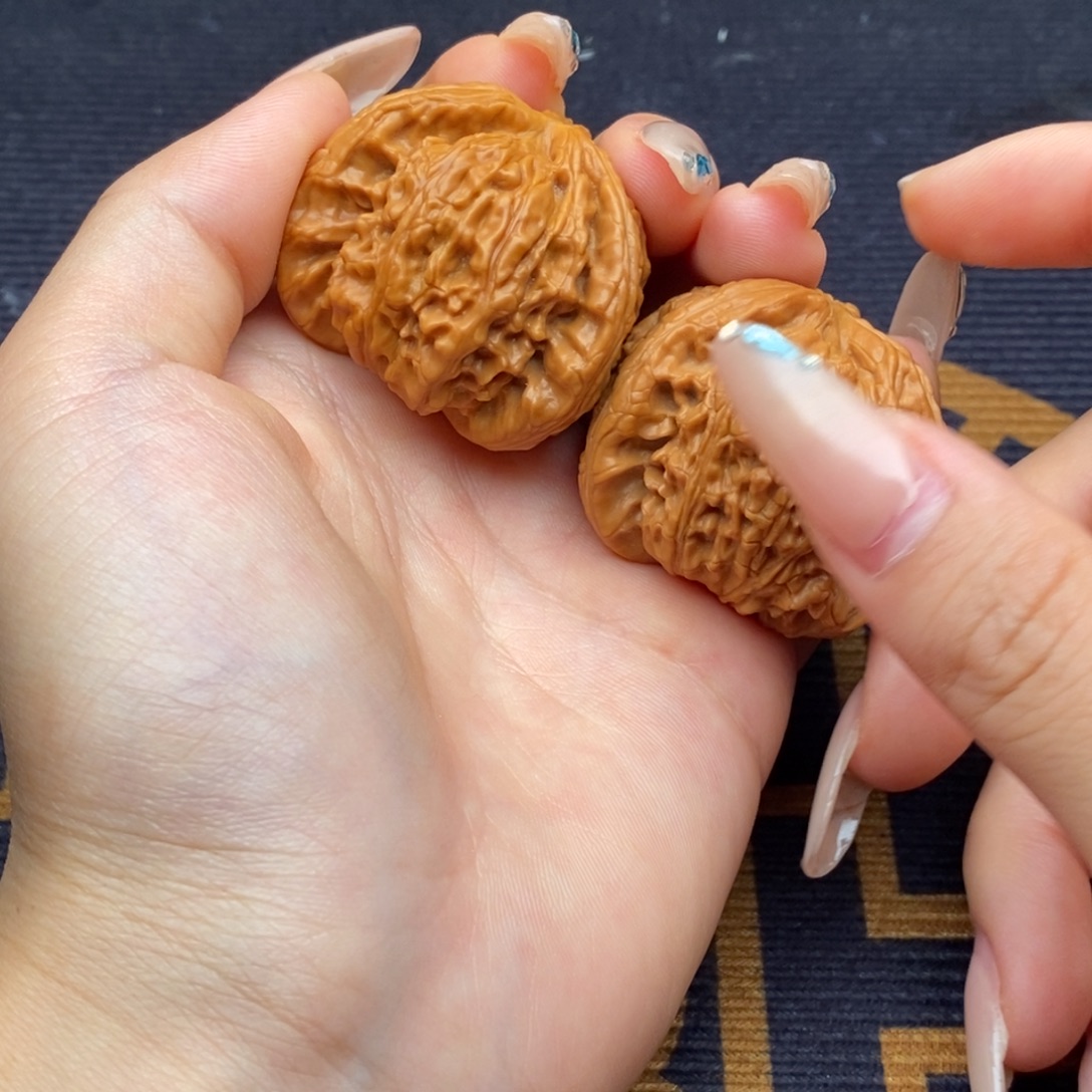 唐***僧吊坠文玩核桃白狮子