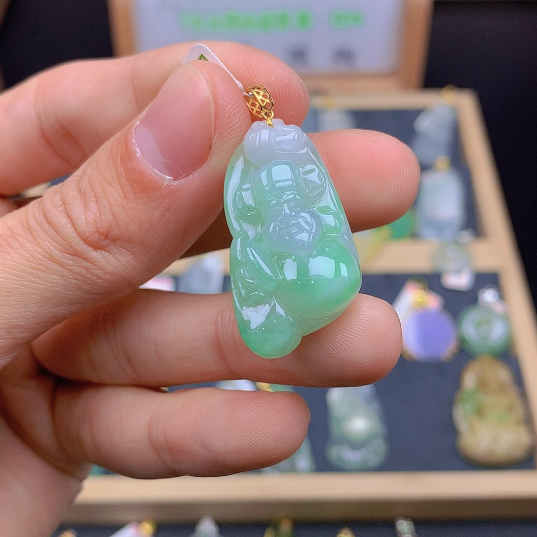 翡翠颈饰18K金镶嵌翡翠