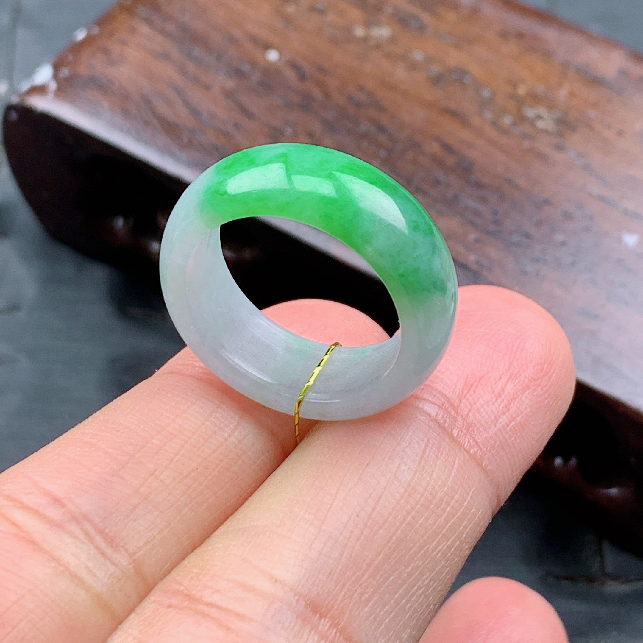 11-12号缅甸天然A货翡翠 T1027 内径16.4/7/3mm 阳绿宽边戒指