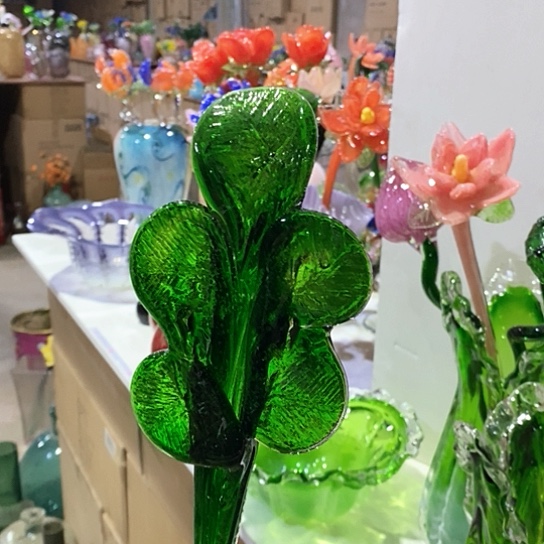 琉璃花瓶高43厘米宽9厘米