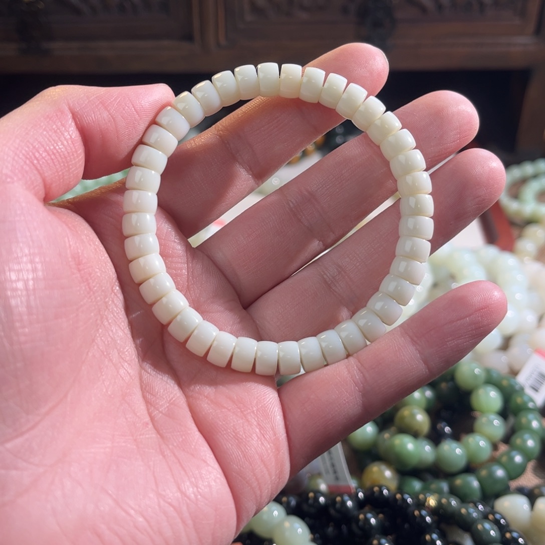 老***鬲和田玉未镶嵌手链