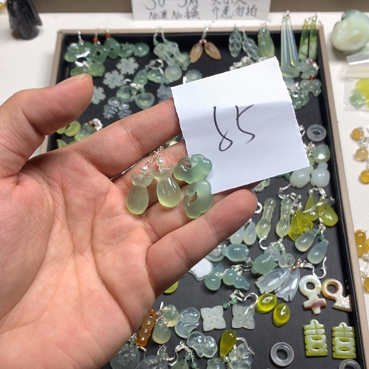 静***待蛇纹石玉合金耳钉