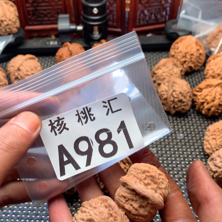 吊坠文玩核桃血麒麟