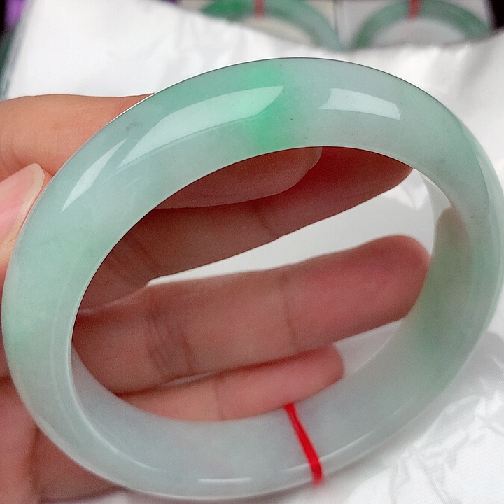 翡翠手镯未镶嵌62圈口