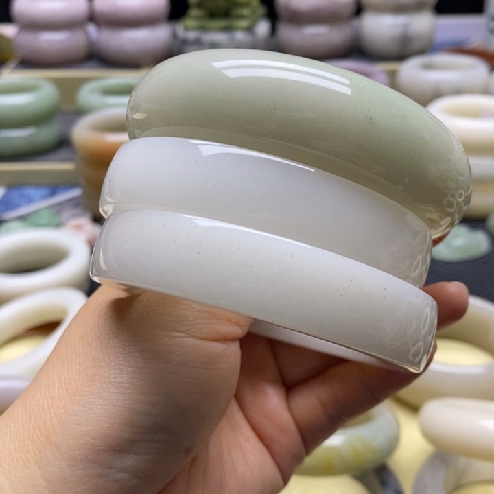 夢***影石英质玉未镶嵌手镯