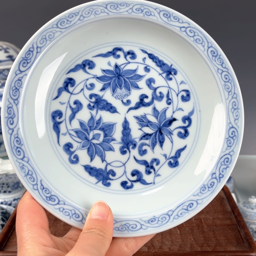 青花缠枝莲壶承盘子