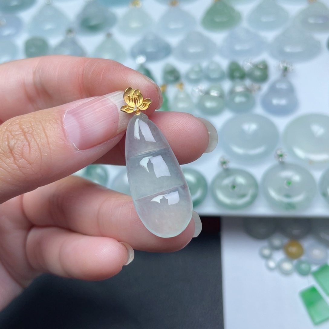 翡翠18K金镶嵌颈饰