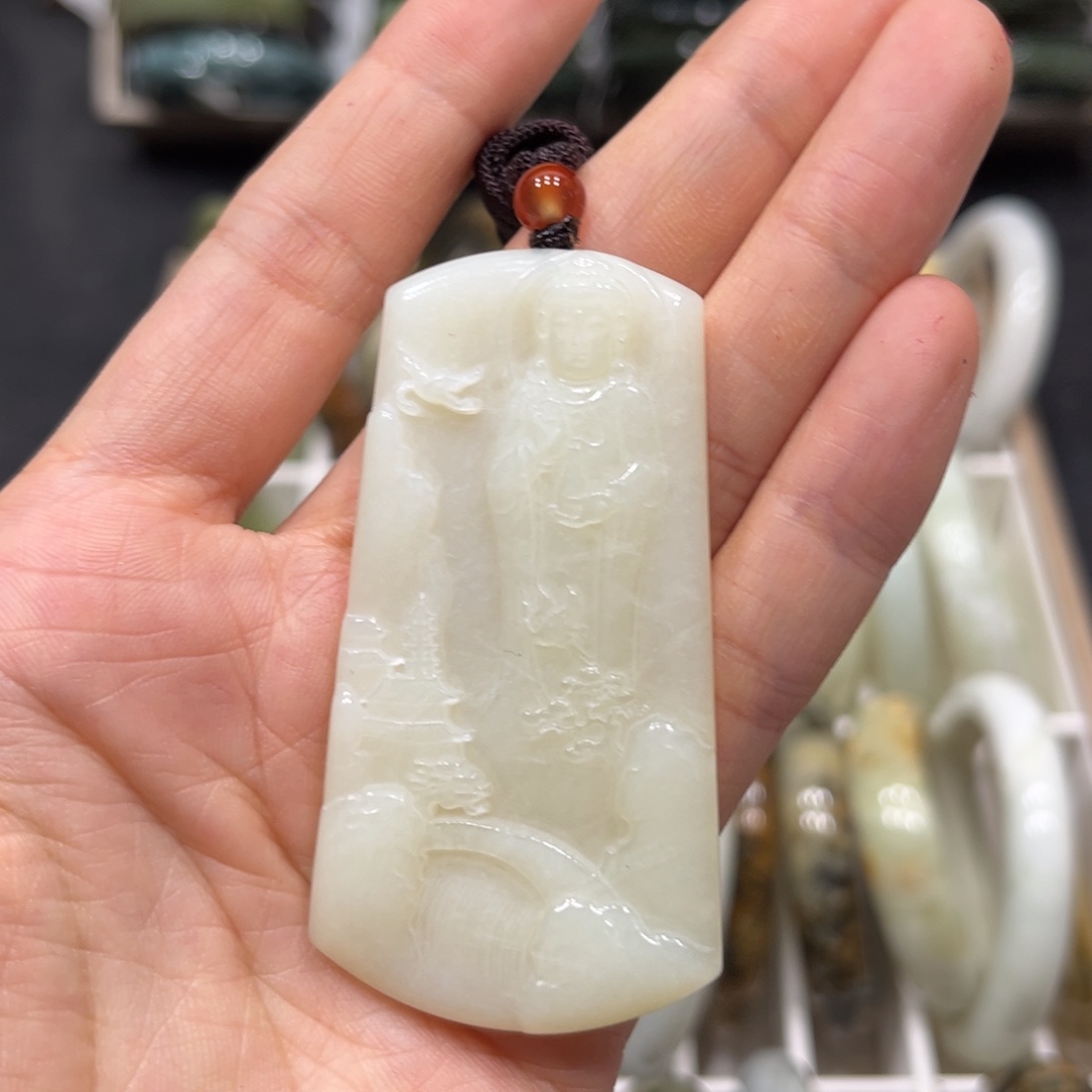蛇纹石玉未镶嵌颈饰