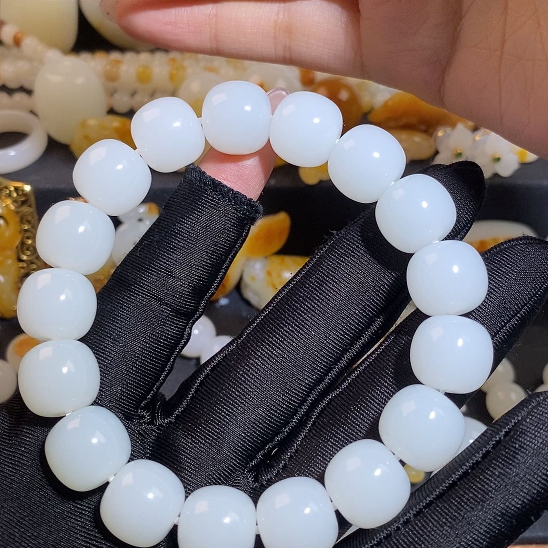 用***4和田玉未镶嵌手链