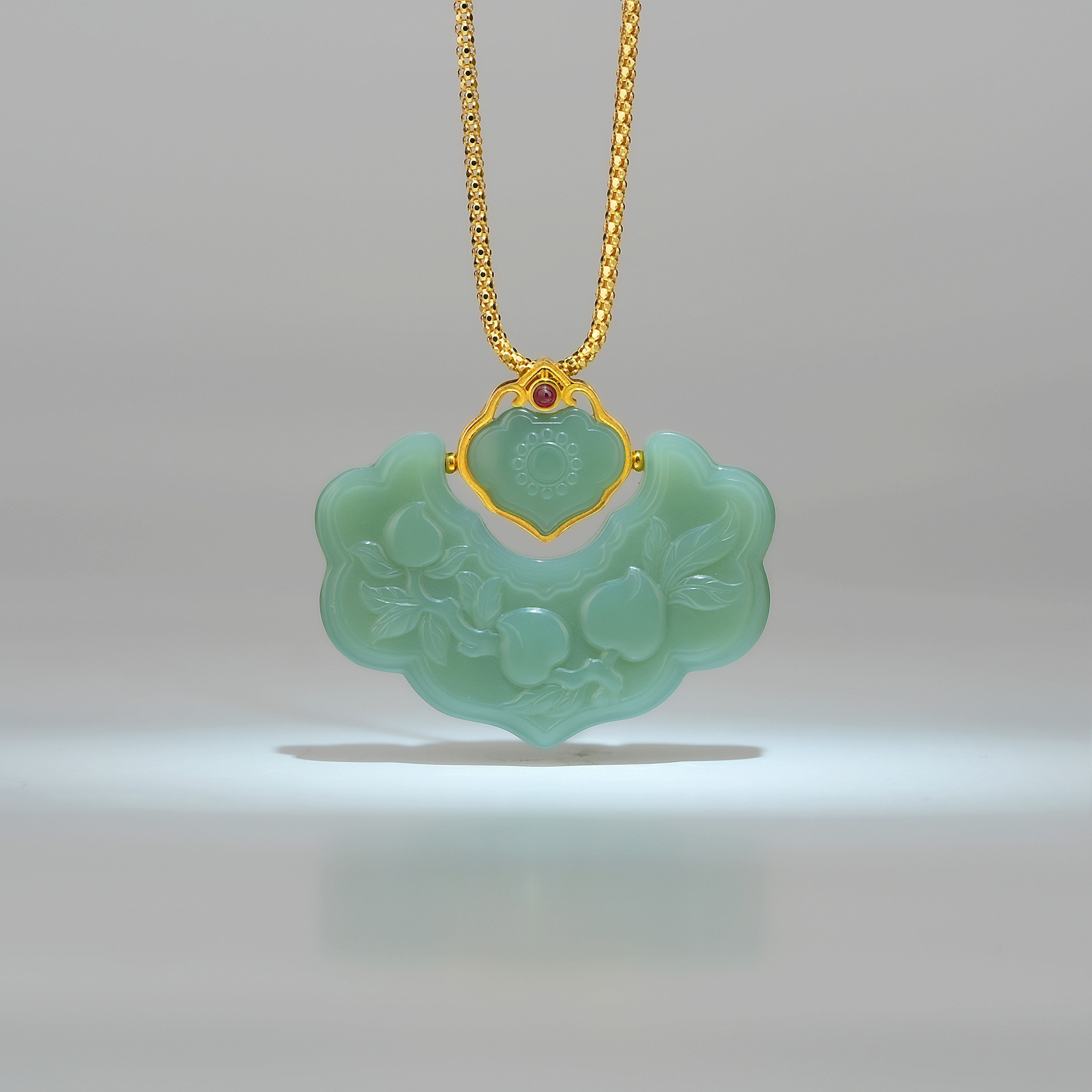 和田玉粉青如意锁吊坠 18K金 30*36*5mm± H930101