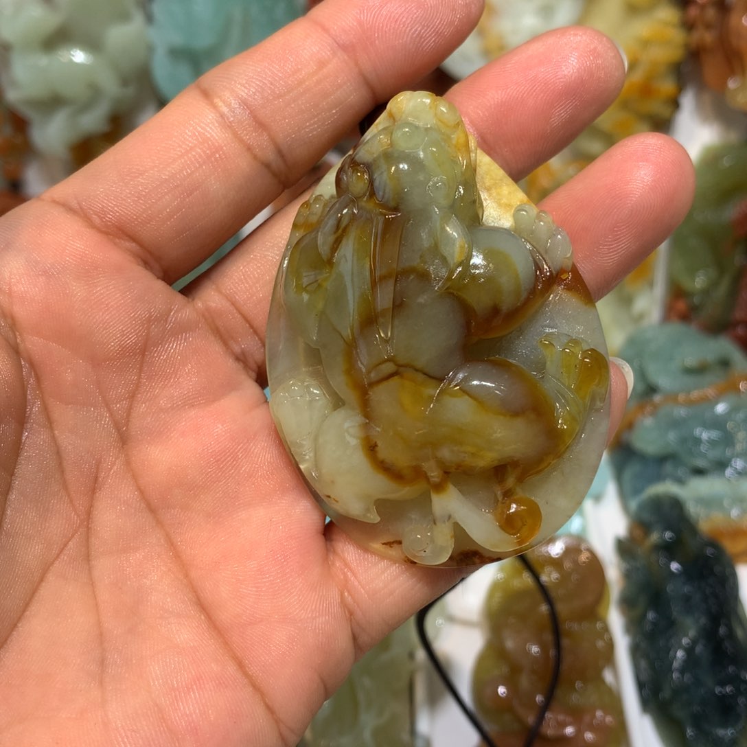 蛇纹石玉未镶嵌颈饰