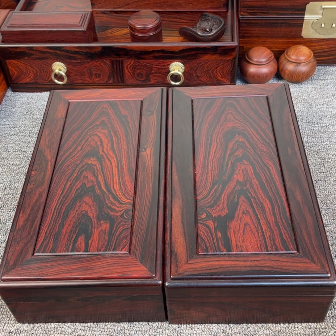 微凹黄檀（南美大红酸枝）29 15.5 8 全独板机关盒一对
