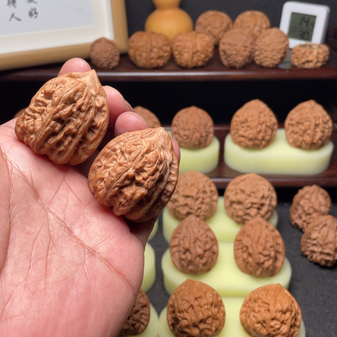 文玩核桃吊坠35赤龙鸡心