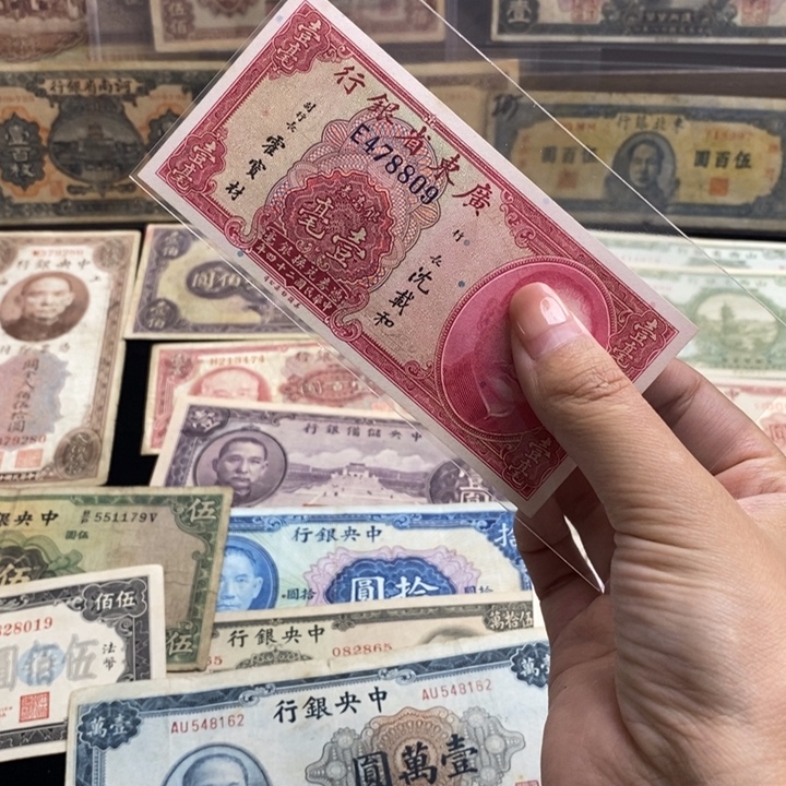 全新原票一张。            