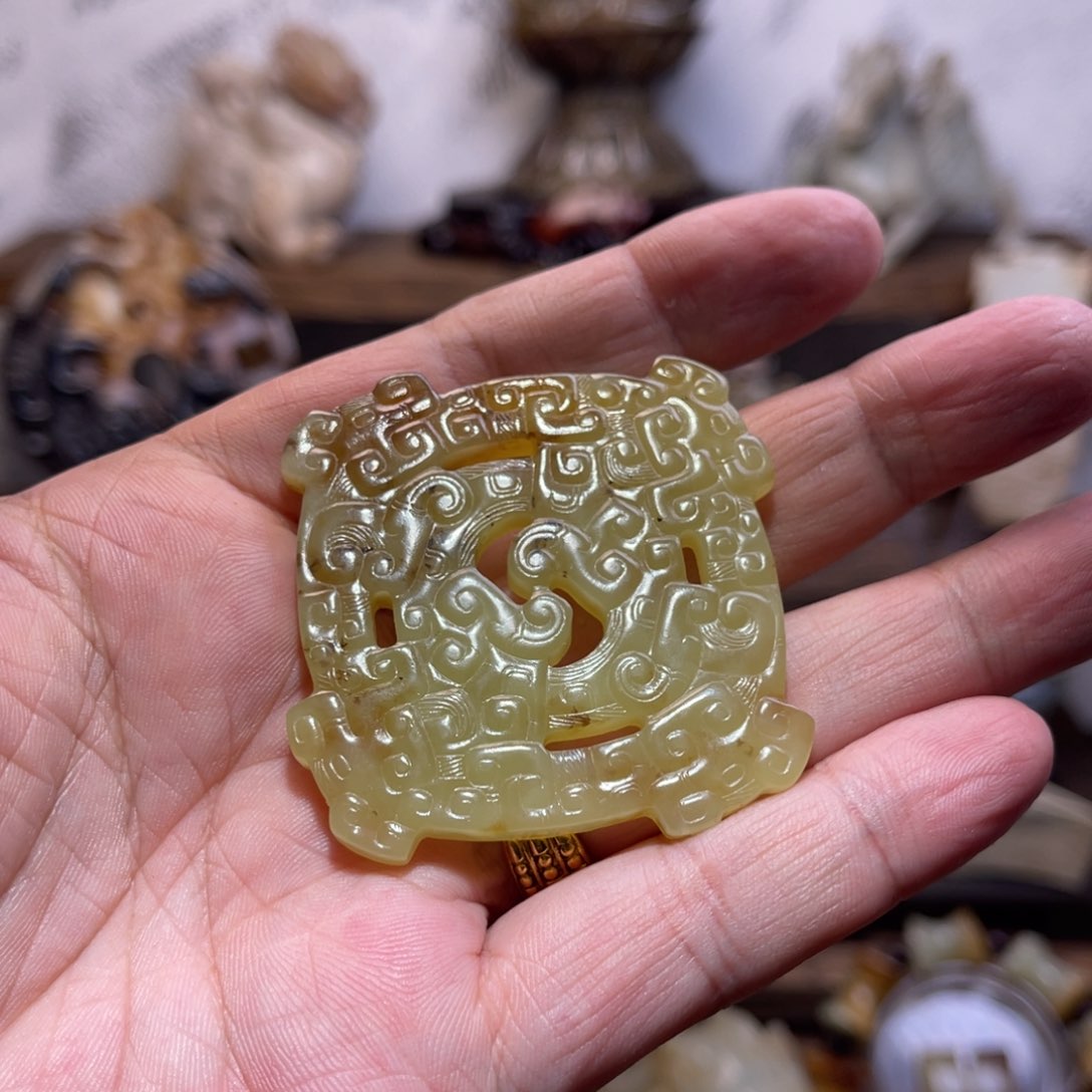 和田玉挂件未镶嵌鹰***。