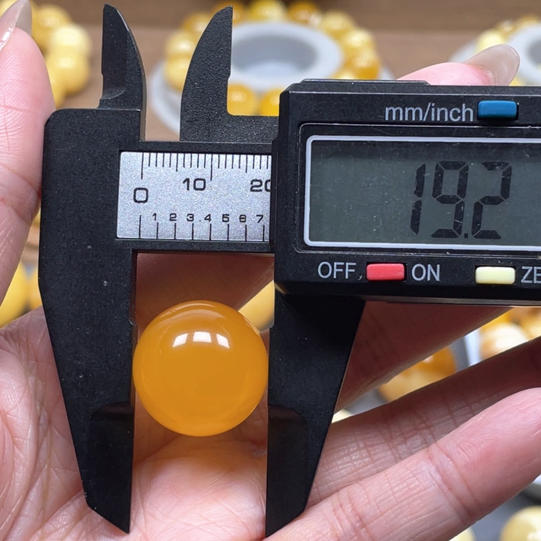 后***人未镶嵌琥珀裸石天然