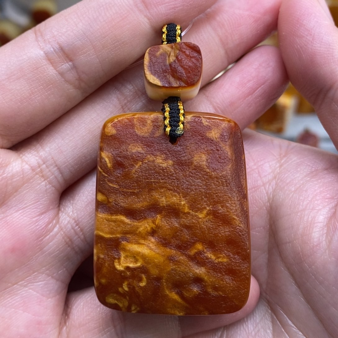 蜜蜡未镶嵌珠宝奇石