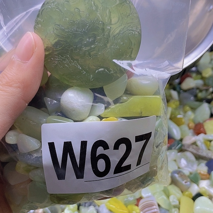 未镶嵌岫玉鱼缸石