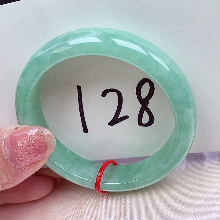 翡翠手镯未镶嵌翡翠