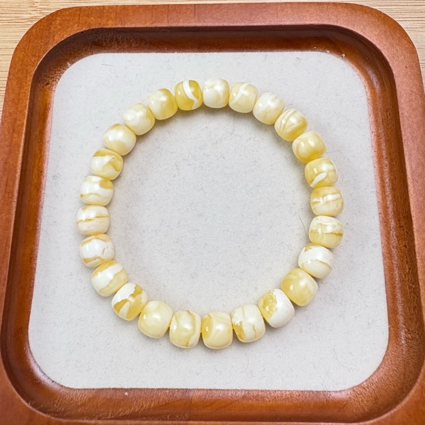 8.8mm 9.86 精品原矿俄料金白妖花蜜蜡老型手串 保真有质检证书