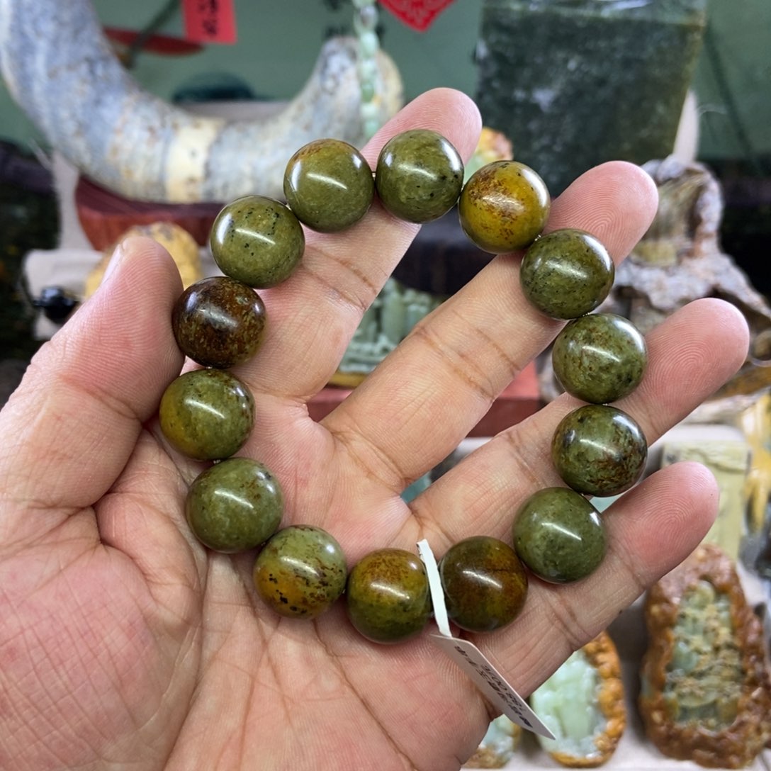 岫岩河磨玉（透闪石质玉）手串未镶嵌徐*