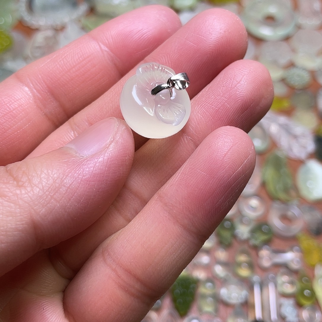 金****蛇纹石玉未镶嵌吊坠