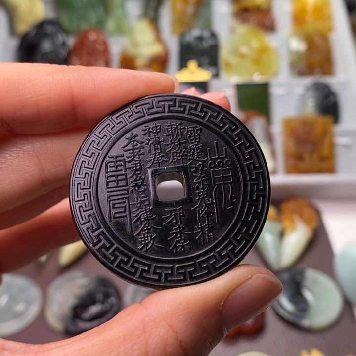 蛇纹石玉未镶嵌颈饰忠*