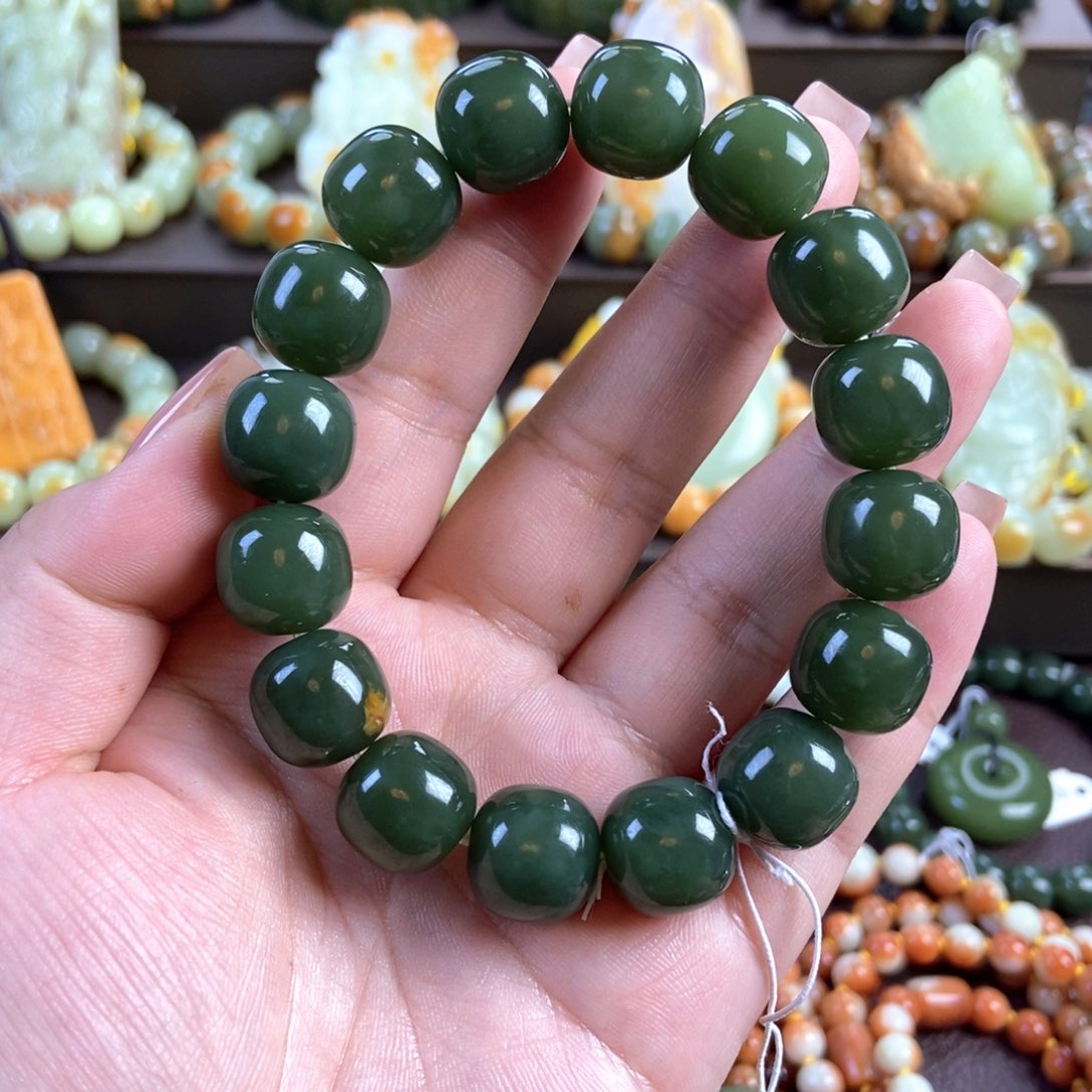 透闪石质玉未镶嵌手串