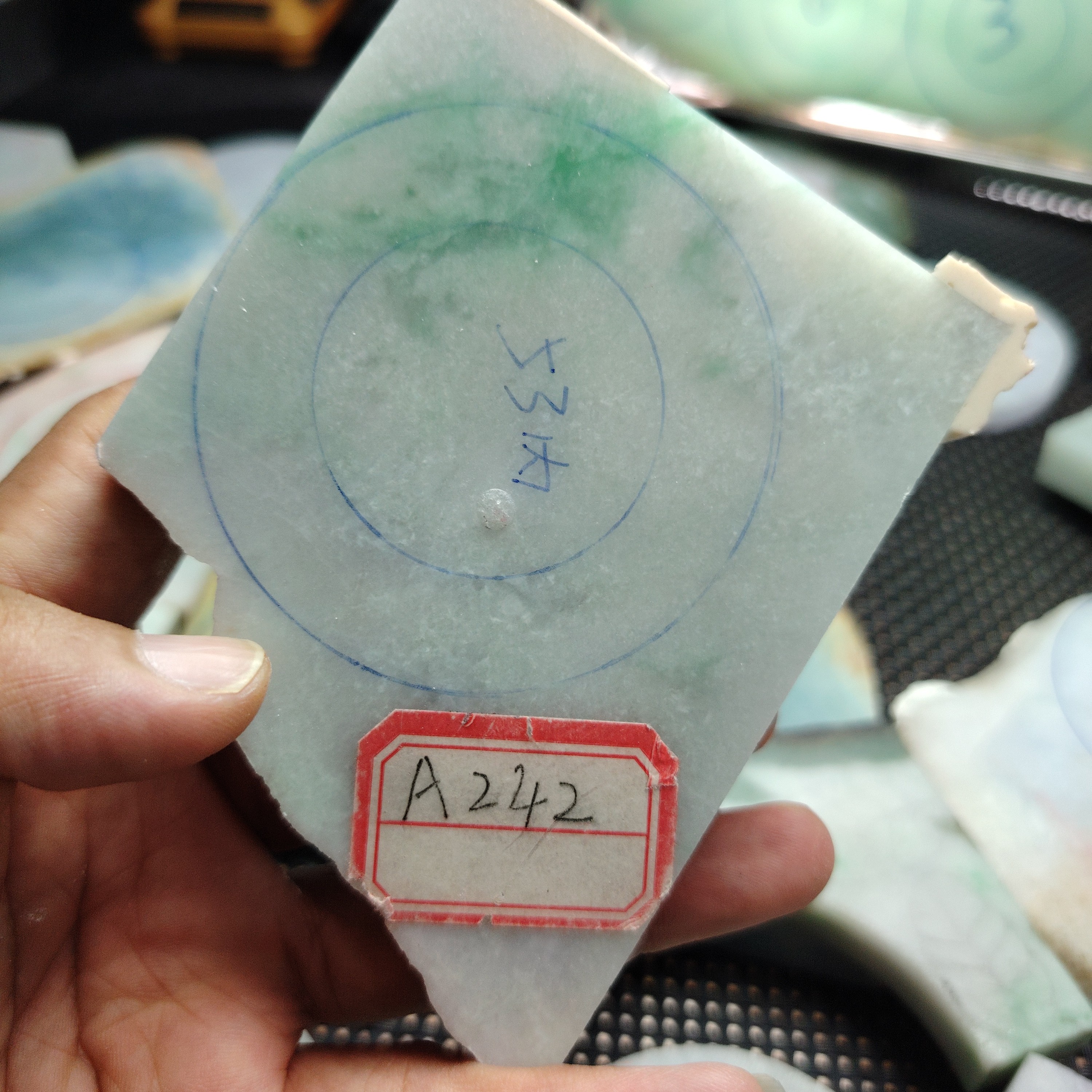 白底青翡翠镯子定制