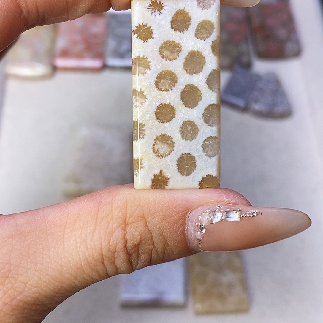 合金颈饰硅化玉千*