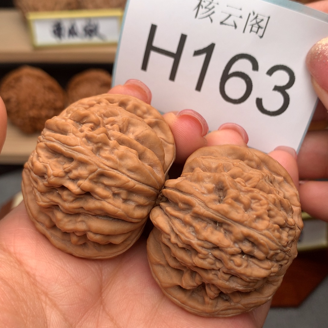 文玩核桃把件43.8全品汉高楼