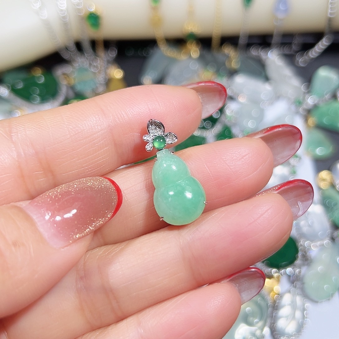 翡翠吊坠(不含链)18K金镶嵌